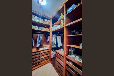 Apartamento para alugar com 300m², 4 quartos e 3 vagasCloset da Suíte 1
