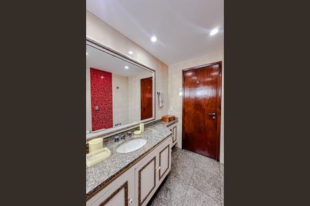 Apartamento para alugar com 300m², 4 quartos e 3 vagasBanheiro da Suíte 2