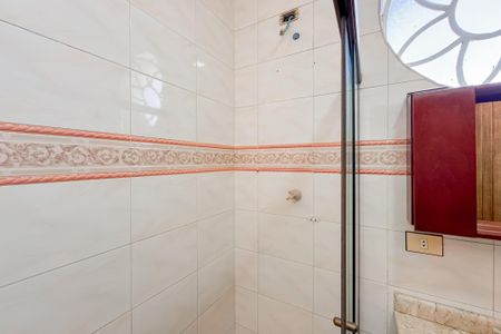 Casa para alugar com 170m², 3 quartos e 1 vaga Casa para alugar com 170m², 3 quartos e 1 vagaBanheiro Corredor