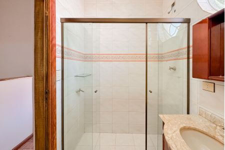 Casa para alugar com 170m², 3 quartos e 1 vaga Casa para alugar com 170m², 3 quartos e 1 vagaBanheiro Corredor