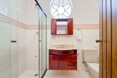 Casa para alugar com 170m², 3 quartos e 1 vaga Casa para alugar com 170m², 3 quartos e 1 vagaBanheiro Corredor