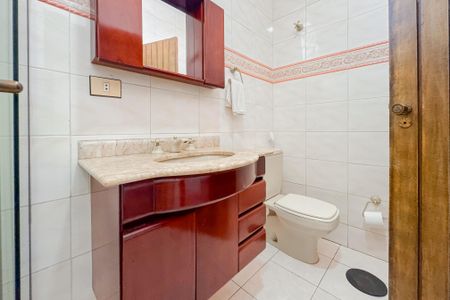 Casa para alugar com 170m², 3 quartos e 1 vaga Casa para alugar com 170m², 3 quartos e 1 vagaBanheiro Corredor