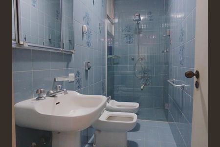 Apartamento à venda com 210m², 3 quartos e 1 vagaBanheiro da Suíte