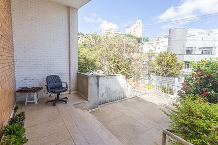 Casa para alugar com 206m², 5 quartos e 1 vaga Casa para alugar com 206m², 5 quartos e 1 vagaEntrada Principal