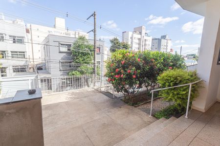 Casa para alugar com 206m², 5 quartos e 1 vaga Casa para alugar com 206m², 5 quartos e 1 vagaEntrada Principal