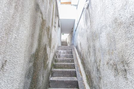 Casa para alugar com 206m², 5 quartos e 1 vaga Casa para alugar com 206m², 5 quartos e 1 vagaEscada de Acesso a Garagem