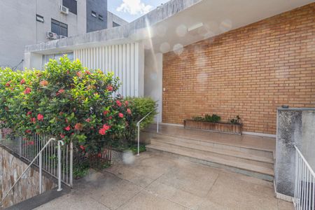 Casa para alugar com 206m², 5 quartos e 1 vaga Casa para alugar com 206m², 5 quartos e 1 vagaEntrada Principal