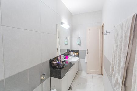 Casa para alugar com 206m², 5 quartos e 1 vaga Casa para alugar com 206m², 5 quartos e 1 vagaBanheiro da Suíte