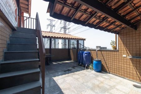 Casa à venda com 440m², 3 quartos e 5 vagasEscada Externa