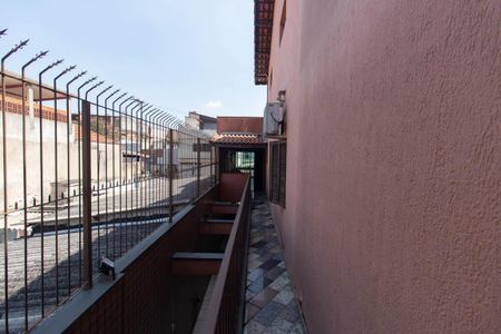 Casa à venda com 440m², 3 quartos e 5 vagasCorredor externo