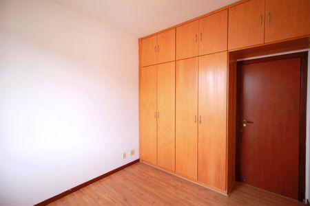 Apartamento à venda com 120m², 4 quartos e 2 vagasQuarto 2