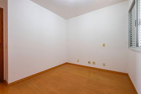 Apartamento à venda com 124m², 4 quartos e 3 vagasQuarto 2