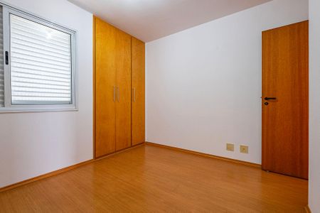 Apartamento à venda com 124m², 4 quartos e 3 vagasQuarto 2