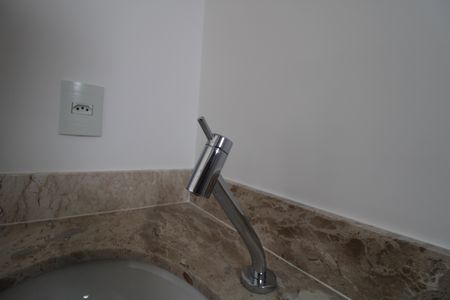 Apartamento à venda com 74m², 2 quartos e 2 vagasBanheiro da Suíte 1