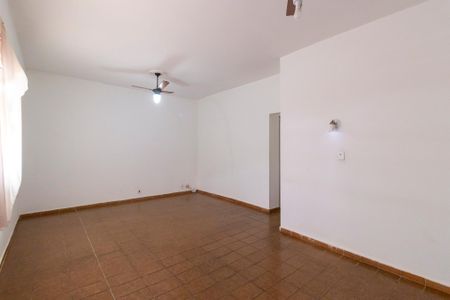 Casa à venda com 174m², 3 quartos e 3 vagas Casa à venda com 174m², 3 quartos e 3 vagasSala