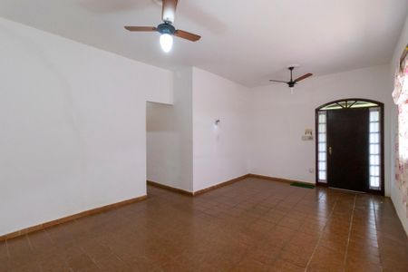 Casa à venda com 174m², 3 quartos e 3 vagas Casa à venda com 174m², 3 quartos e 3 vagasSala