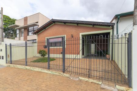 Casa à venda com 174m², 3 quartos e 3 vagas Casa à venda com 174m², 3 quartos e 3 vagasFachada