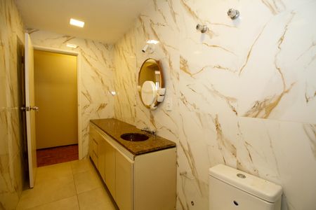 Apartamento para alugar com 224m², 3 quartos e 2 vagasBanheiro Social