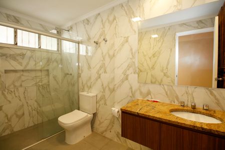 Apartamento para alugar com 224m², 3 quartos e 2 vagasBanheiro da Suíte 2