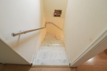 Casa à venda com 140m², 3 quartos e 3 vagasEscada