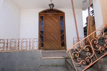 Casa à venda com 101m², 3 quartos e 2 vagas Casa à venda com 101m², 3 quartos e 2 vagasEntrada
