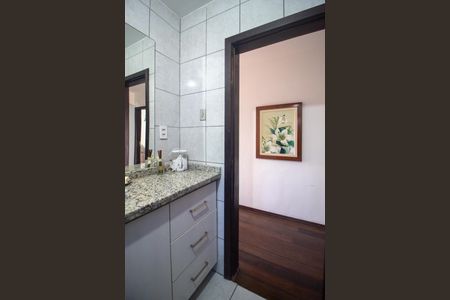 Casa à venda com 451m², 4 quartos e 4 vagasBanheiro 