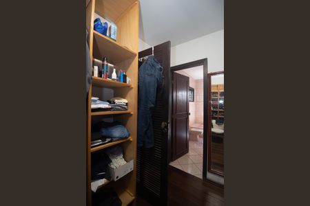Casa à venda com 451m², 4 quartos e 4 vagasCloset Suíte