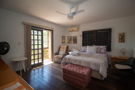 Casa à venda com 451m², 4 quartos e 4 vagasSuite