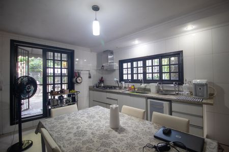 Casa à venda com 451m², 4 quartos e 4 vagasCozinha