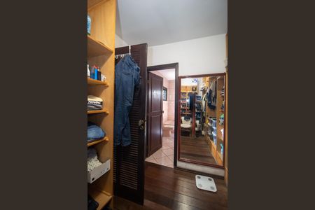 Casa à venda com 451m², 4 quartos e 4 vagasCloset Suíte