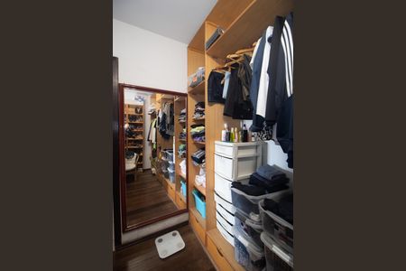 Casa à venda com 451m², 4 quartos e 4 vagasCloset Suíte