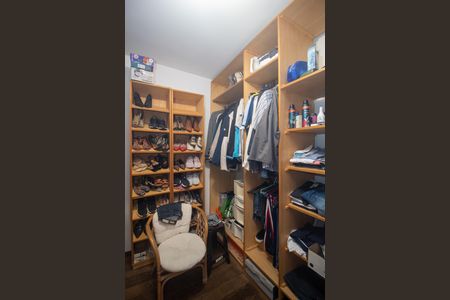 Casa à venda com 451m², 4 quartos e 4 vagasCloset Suíte