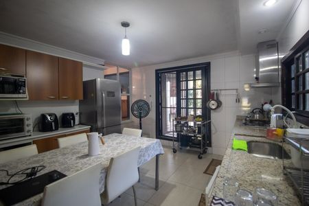 Casa à venda com 451m², 4 quartos e 4 vagasCozinha