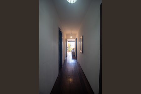 Casa à venda com 451m², 4 quartos e 4 vagasCorredor