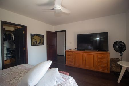 Casa à venda com 451m², 4 quartos e 4 vagasSuite