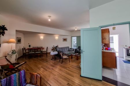 Casa à venda com 155m², 4 quartos e 1 vagaSala 