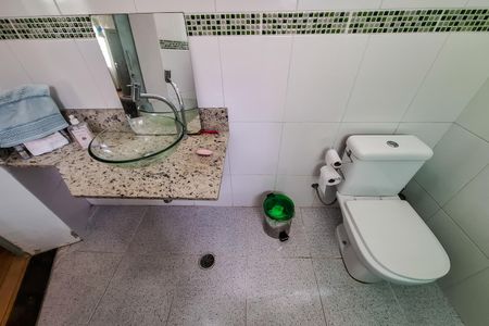 Casa à venda com 155m², 4 quartos e 1 vagaBanheiro 1