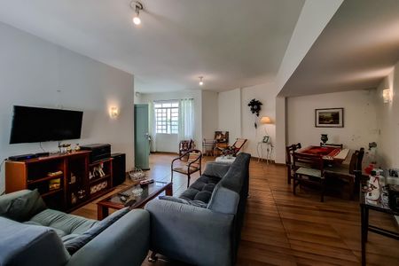 Casa à venda com 155m², 4 quartos e 1 vagaSala 