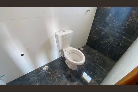 Casa para alugar com 130m², 2 quartos e 4 vagasBanheiro da Suíte 1