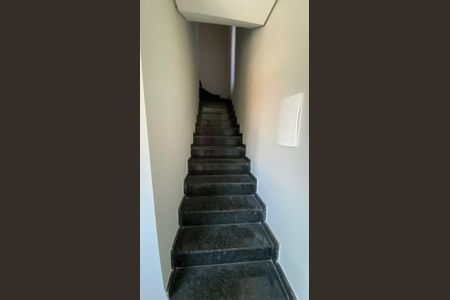 Casa para alugar com 130m², 2 quartos e 4 vagasEscada