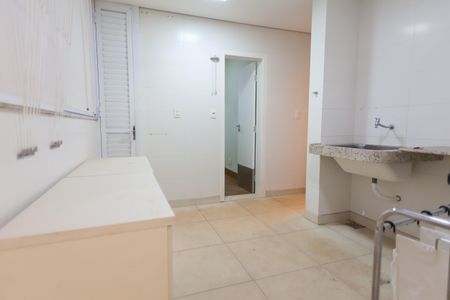 Casa de condomínio à venda com 397m², 4 quartos e 4 vagas Casa de condomínio à venda com 397m², 4 quartos e 4 vagasÁrea de Serviço