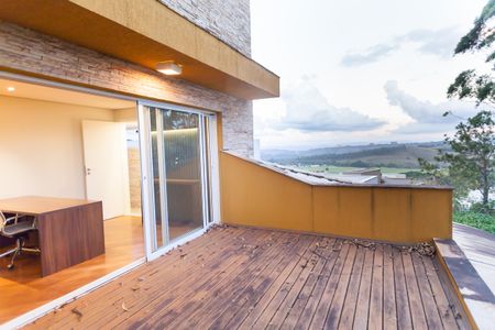 Casa de condomínio à venda com 397m², 4 quartos e 4 vagas Casa de condomínio à venda com 397m², 4 quartos e 4 vagasvarada Escritório