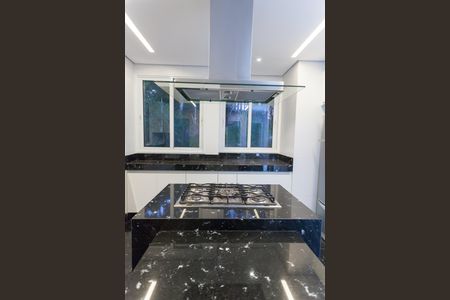 Casa de condomínio à venda com 397m², 4 quartos e 4 vagas Casa de condomínio à venda com 397m², 4 quartos e 4 vagasCozinha