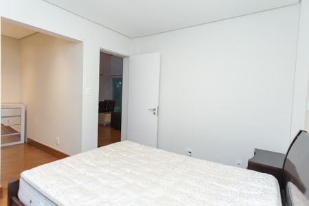 Casa de condomínio à venda com 397m², 4 quartos e 4 vagas Casa de condomínio à venda com 397m², 4 quartos e 4 vagassuite 3