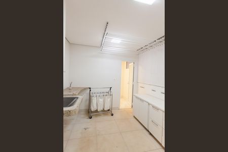 Casa de condomínio à venda com 397m², 4 quartos e 4 vagas Casa de condomínio à venda com 397m², 4 quartos e 4 vagasÁrea de Serviço