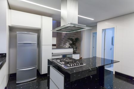 Casa de condomínio à venda com 397m², 4 quartos e 4 vagas Casa de condomínio à venda com 397m², 4 quartos e 4 vagasCozinha