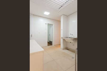 Casa de condomínio à venda com 397m², 4 quartos e 4 vagas Casa de condomínio à venda com 397m², 4 quartos e 4 vagasÁrea de Serviço