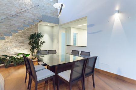 Casa de condomínio à venda com 397m², 4 quartos e 4 vagas Casa de condomínio à venda com 397m², 4 quartos e 4 vagasSala de Jantar