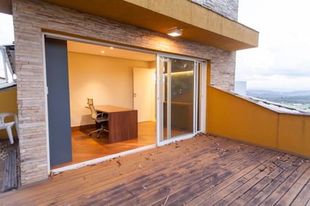 Casa de condomínio à venda com 397m², 4 quartos e 4 vagas Casa de condomínio à venda com 397m², 4 quartos e 4 vagasvarada Escritório