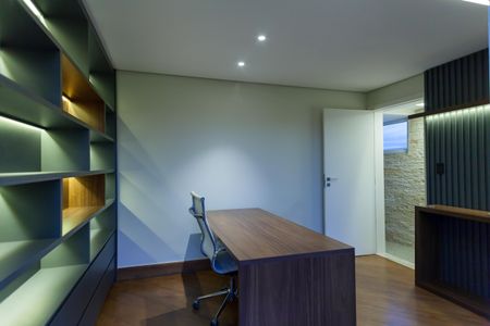 Casa de condomínio à venda com 397m², 4 quartos e 4 vagas Casa de condomínio à venda com 397m², 4 quartos e 4 vagasEscritório